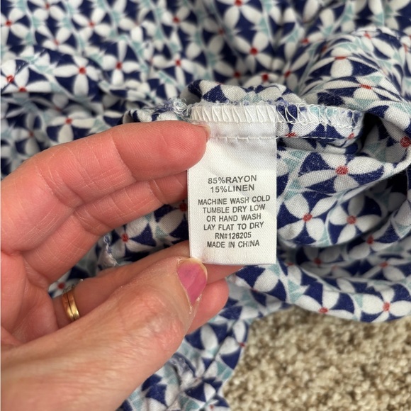 Just Living Womens Button Down Shirt Roll Tab Sleeves Geometric Size Small - Picture 5 of 10